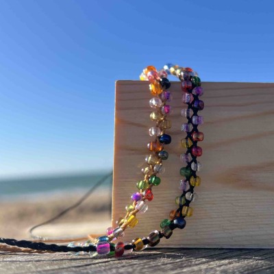 Tobillera multicolor con hilo marrón