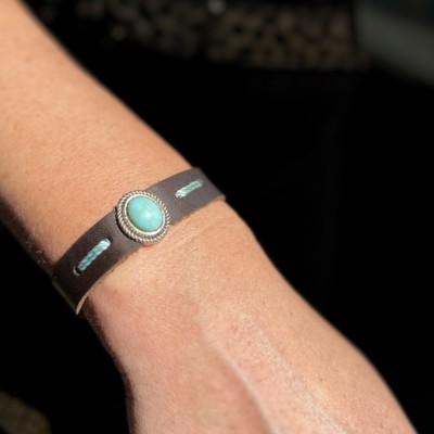 Pulsera de cuero con piedra Turquesa