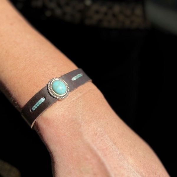 Pulsera de cuero con piedra Turquesa