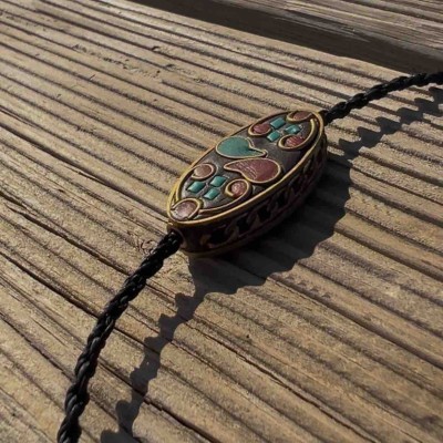 Collar tibetano rectangular con piedras rojas y turquesas