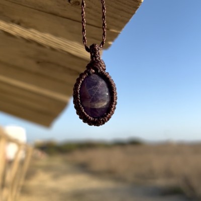 Collar de macramé con piedra Amatista