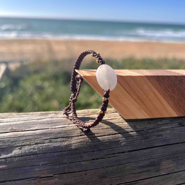 Pulsera de macramé con piedra de Cuarzo Blanco