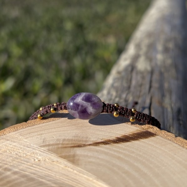 Pulsera de macramé con piedra Amatista